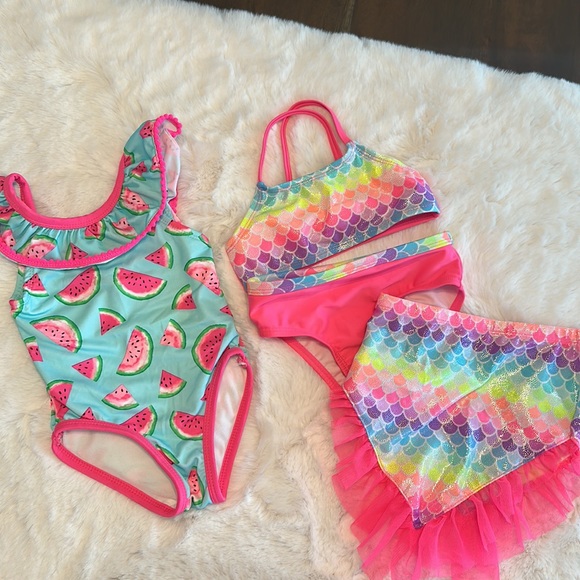 👒👧🏻👙Girl’s 18-24 bundle swimsuits, only one put in excellent condition - Picture 6 of 10
